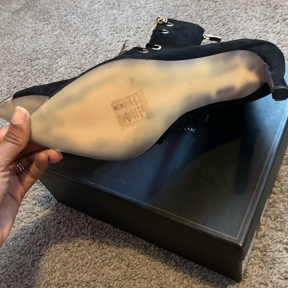 AZALEA WANG
Maverick Gold Chain Booties
These are a plus to any girls closet - Picture 6 of 7